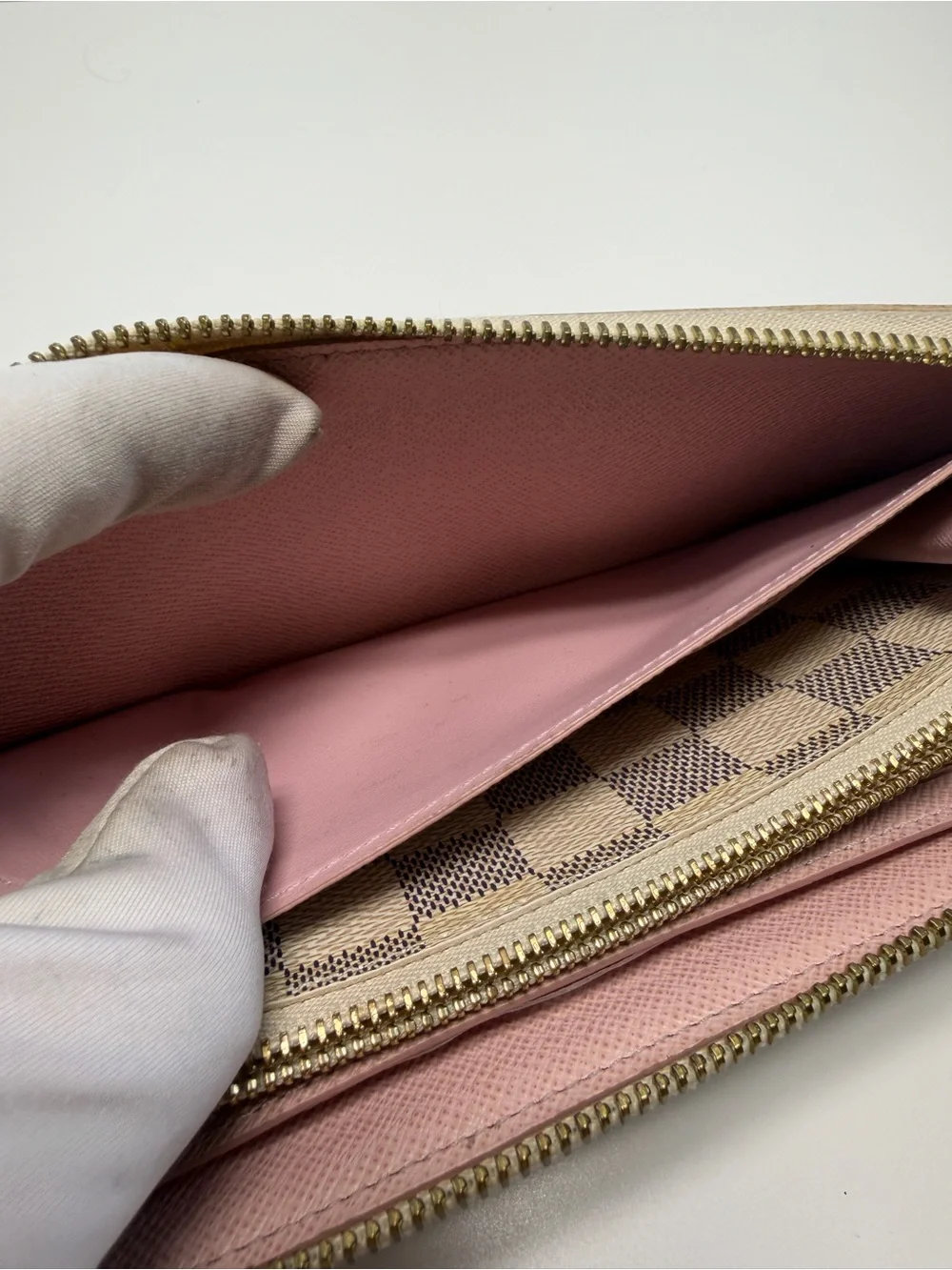 Louis Vuitton elegant zip